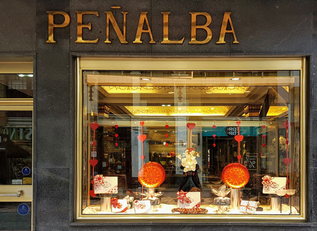 nuestra-historia-en-pleno-centro-de-oviedo-bombones-penalba